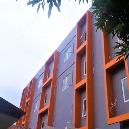 Hotel Giant Kost Tangerang Exteriér fotografie