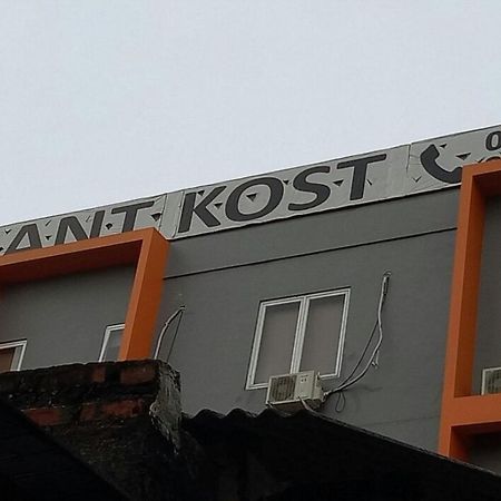 Hotel Giant Kost Tangerang Exteriér fotografie