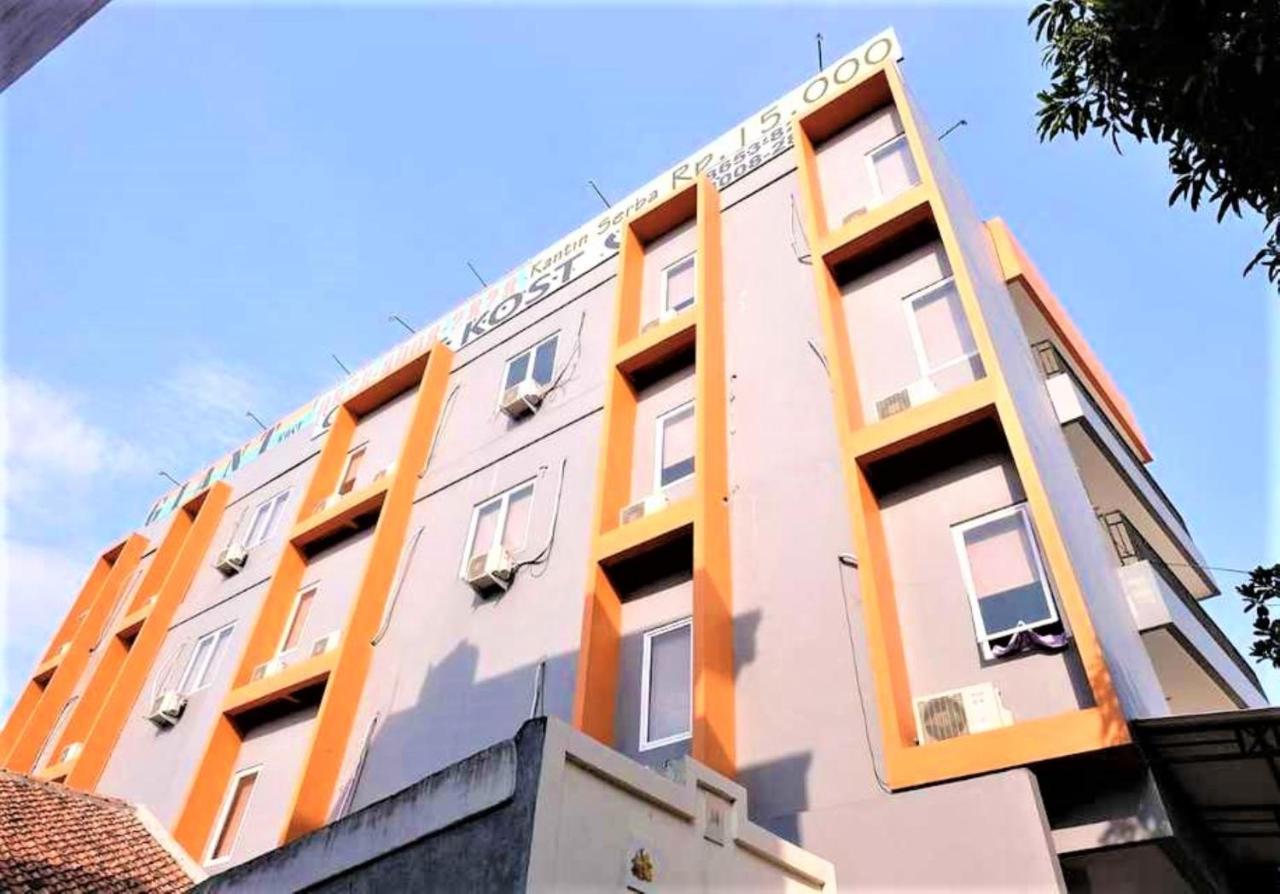 Hotel Giant Kost Tangerang Exteriér fotografie