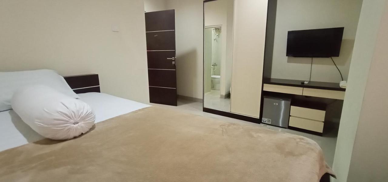 Hotel Giant Kost Tangerang Exteriér fotografie