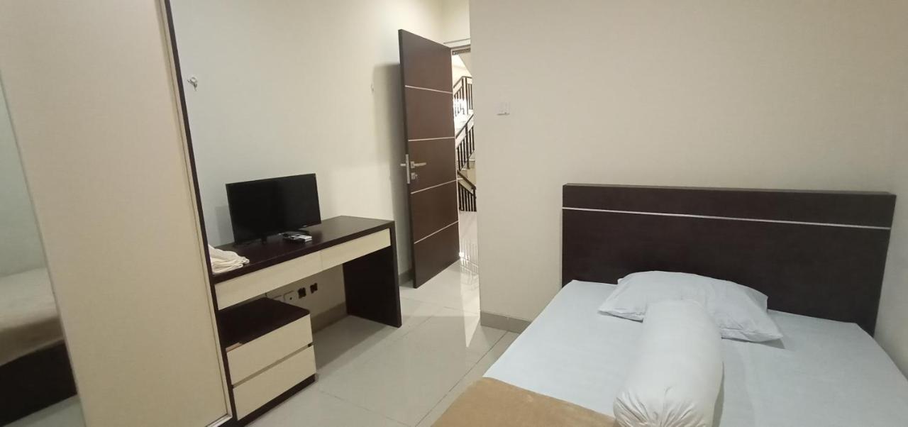 Hotel Giant Kost Tangerang Exteriér fotografie